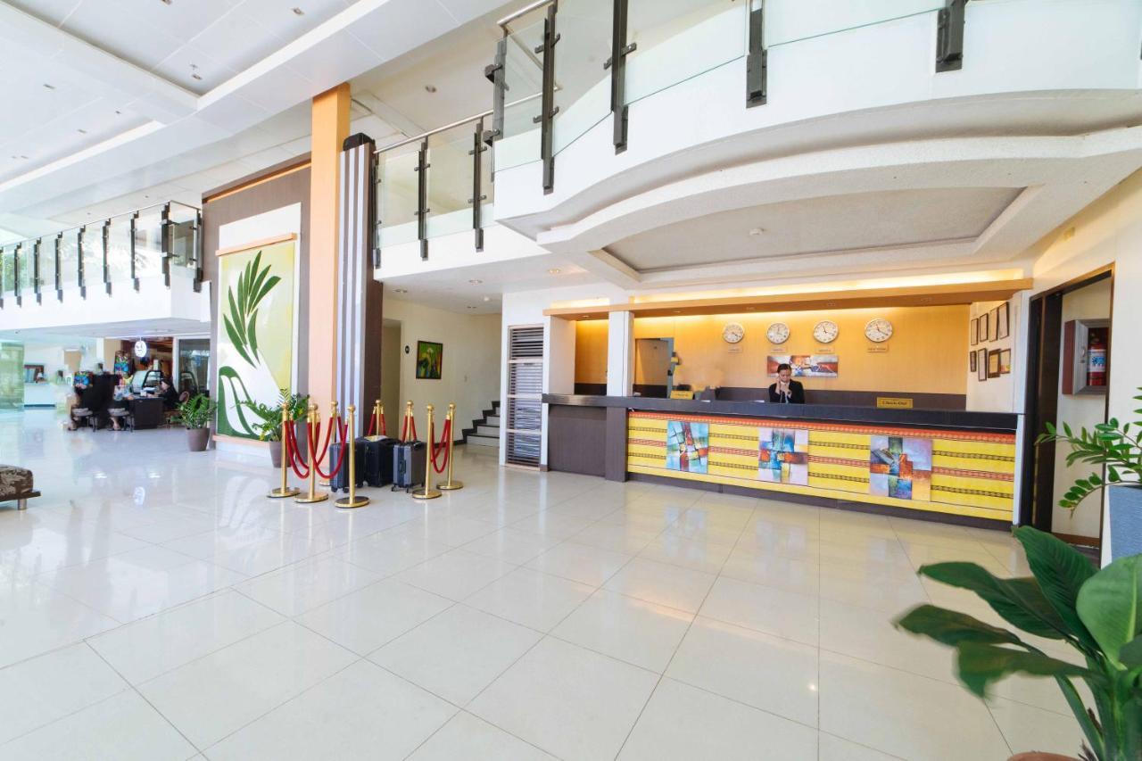Hotel Reddoorz Premium @ The Ritz Garden Oases Davao Stadt Exterior foto
