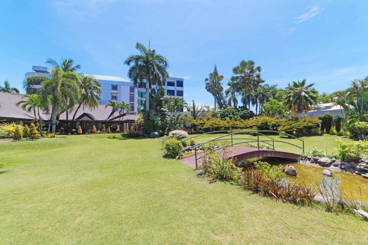 Hotel Reddoorz Premium @ The Ritz Garden Oases Davao Stadt Exterior foto