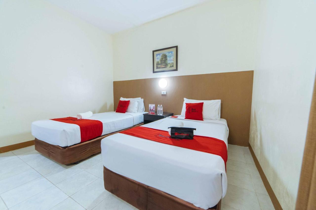 Hotel Reddoorz Premium @ The Ritz Garden Oases Davao Stadt Exterior foto