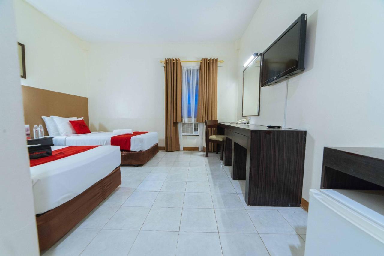 Hotel Reddoorz Premium @ The Ritz Garden Oases Davao Stadt Exterior foto