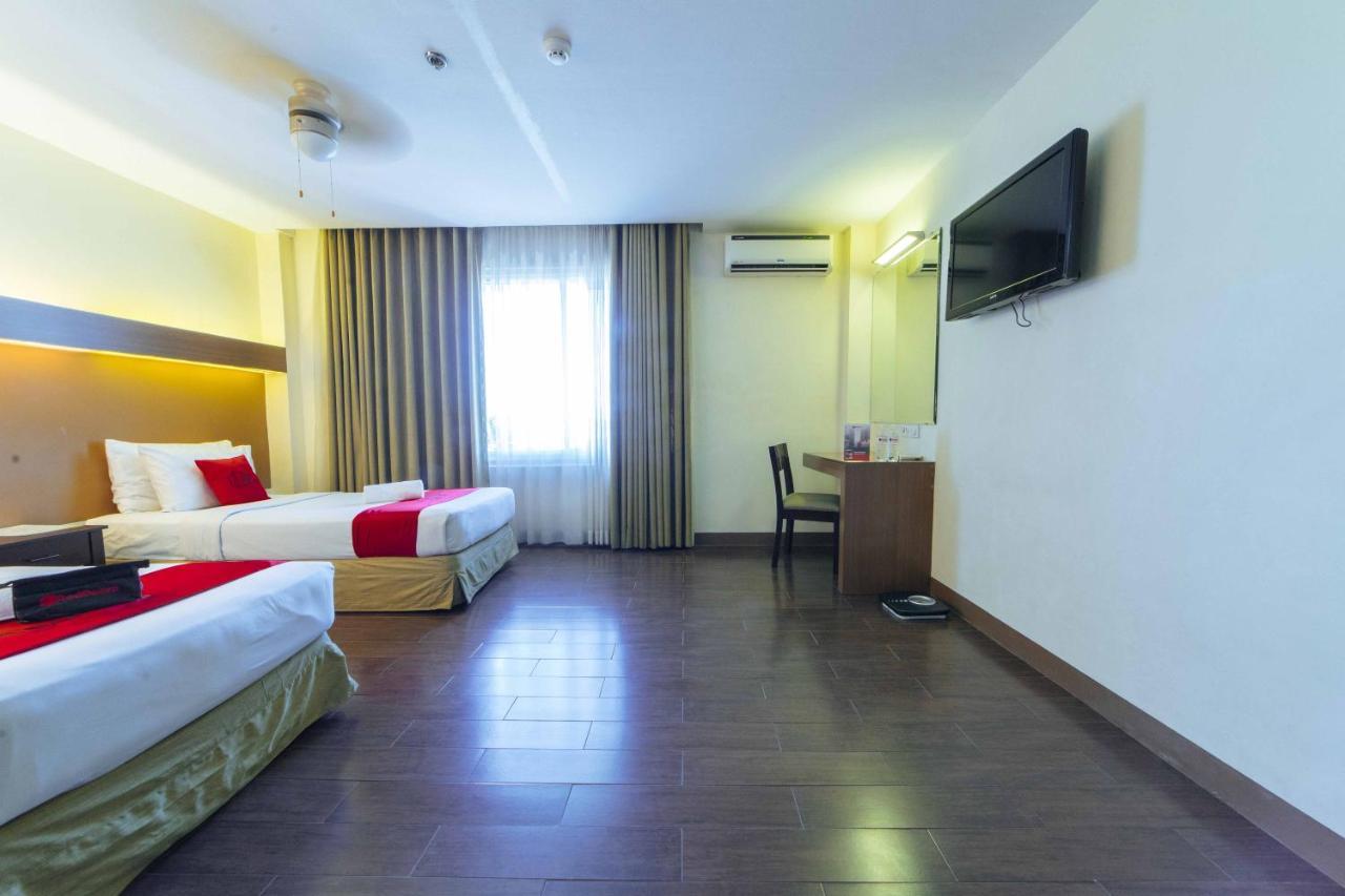 Hotel Reddoorz Premium @ The Ritz Garden Oases Davao Stadt Exterior foto