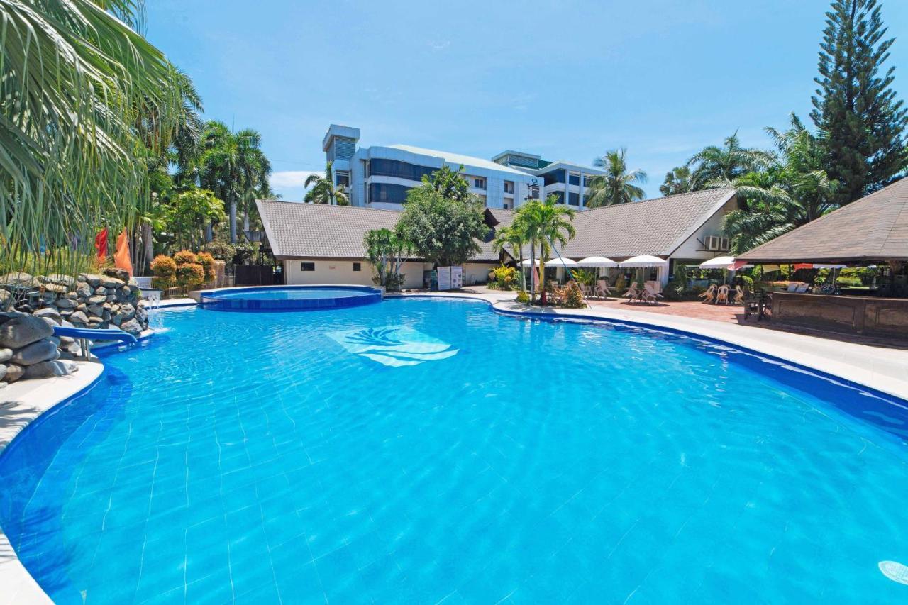 Hotel Reddoorz Premium @ The Ritz Garden Oases Davao Stadt Exterior foto