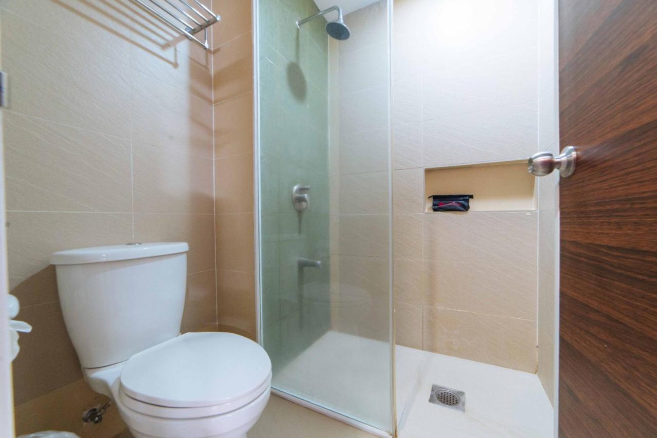 Hotel Reddoorz Premium @ The Ritz Garden Oases Davao Stadt Exterior foto
