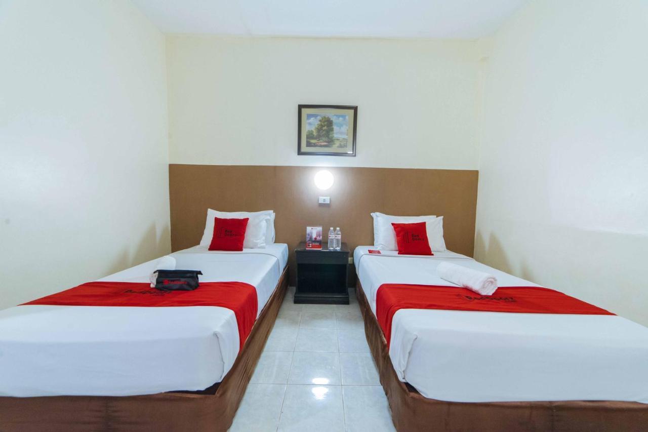 Hotel Reddoorz Premium @ The Ritz Garden Oases Davao Stadt Exterior foto