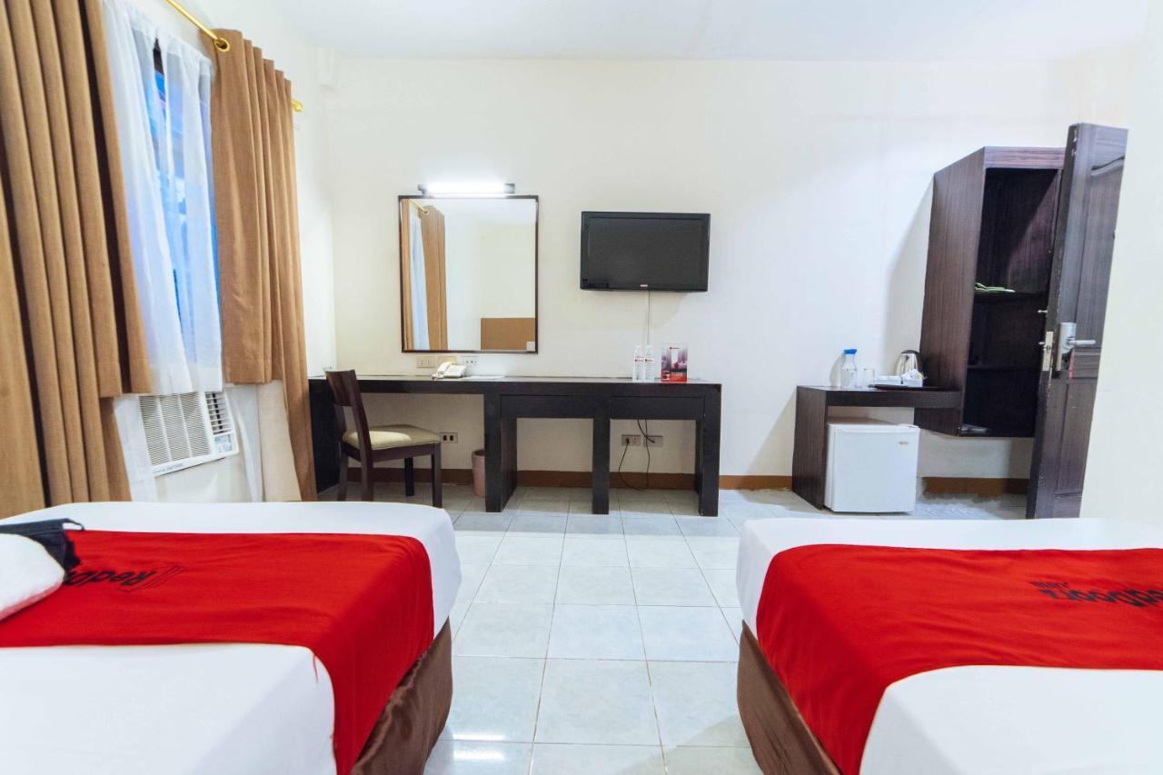 Hotel Reddoorz Premium @ The Ritz Garden Oases Davao Stadt Exterior foto