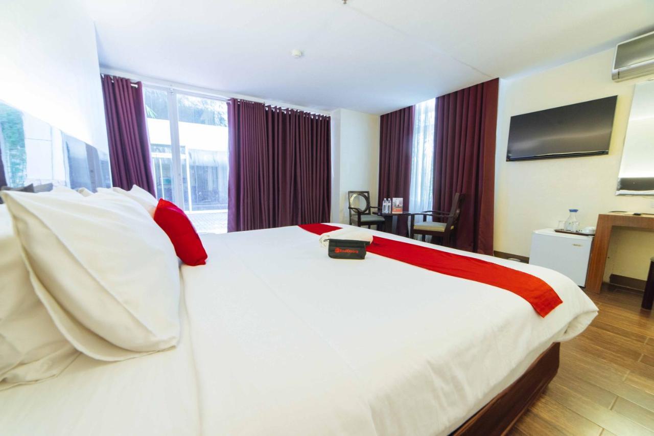 Hotel Reddoorz Premium @ The Ritz Garden Oases Davao Stadt Exterior foto