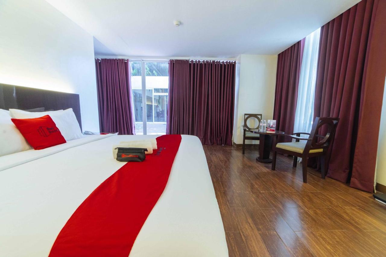 Hotel Reddoorz Premium @ The Ritz Garden Oases Davao Stadt Exterior foto