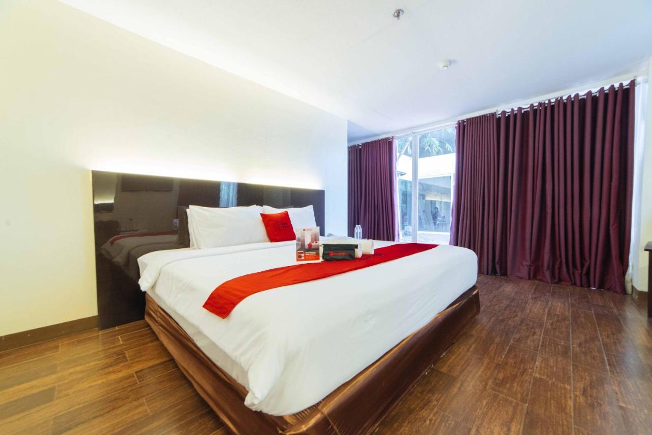 Hotel Reddoorz Premium @ The Ritz Garden Oases Davao Stadt Exterior foto