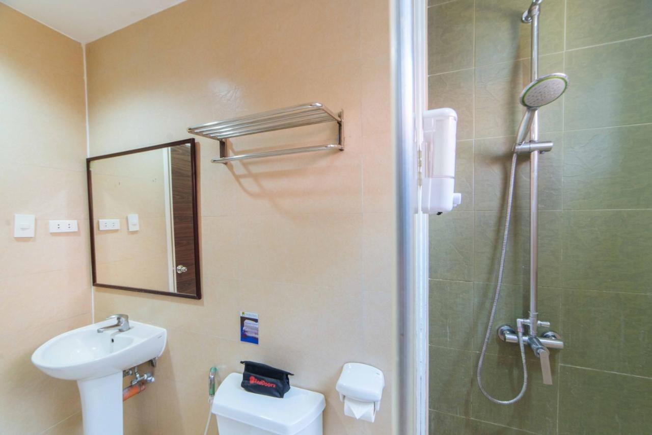 Hotel Reddoorz Premium @ The Ritz Garden Oases Davao Stadt Exterior foto