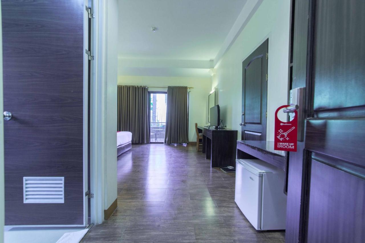 Hotel Reddoorz Premium @ The Ritz Garden Oases Davao Stadt Exterior foto