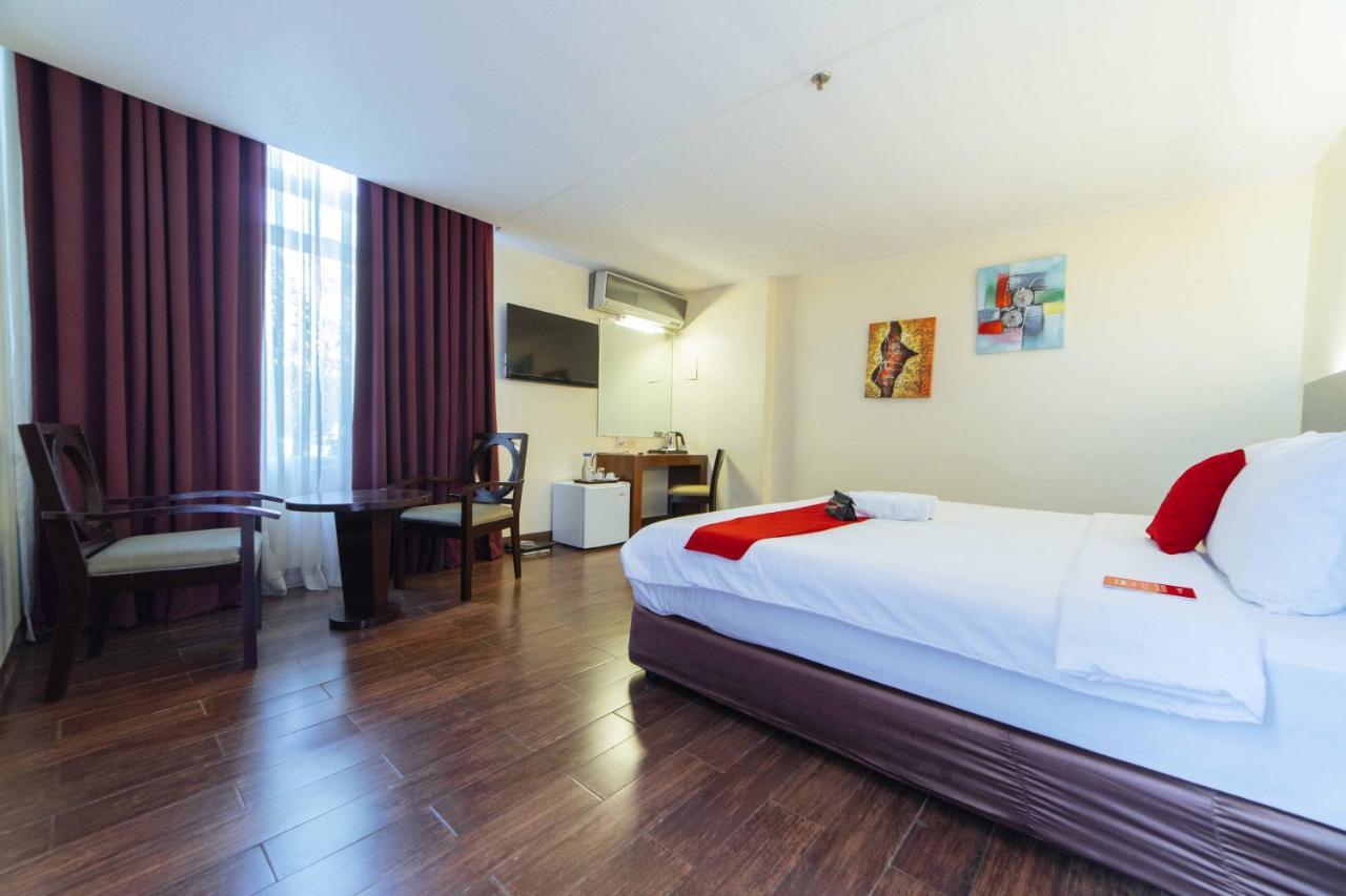 Hotel Reddoorz Premium @ The Ritz Garden Oases Davao Stadt Exterior foto