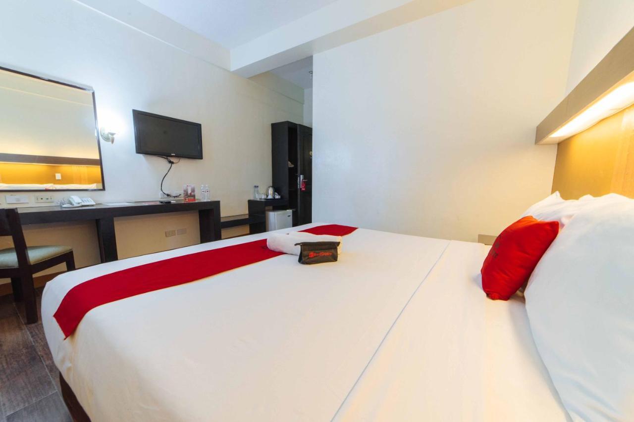 Hotel Reddoorz Premium @ The Ritz Garden Oases Davao Stadt Exterior foto