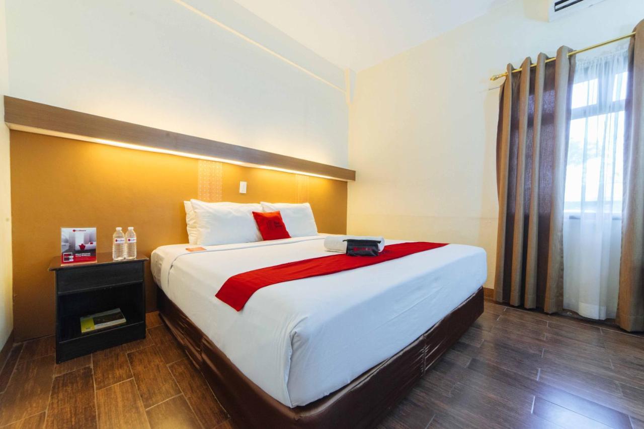 Hotel Reddoorz Premium @ The Ritz Garden Oases Davao Stadt Exterior foto