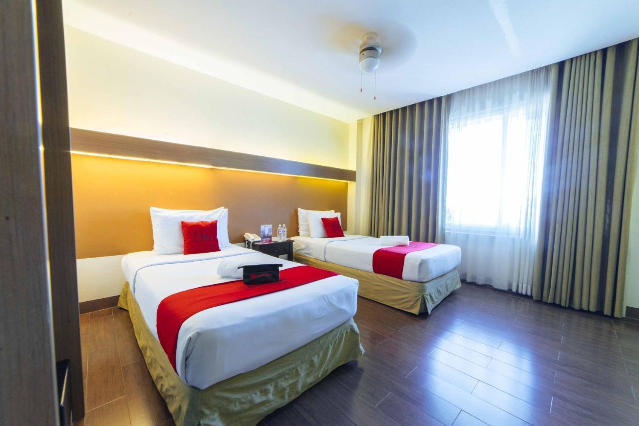 Hotel Reddoorz Premium @ The Ritz Garden Oases Davao Stadt Exterior foto