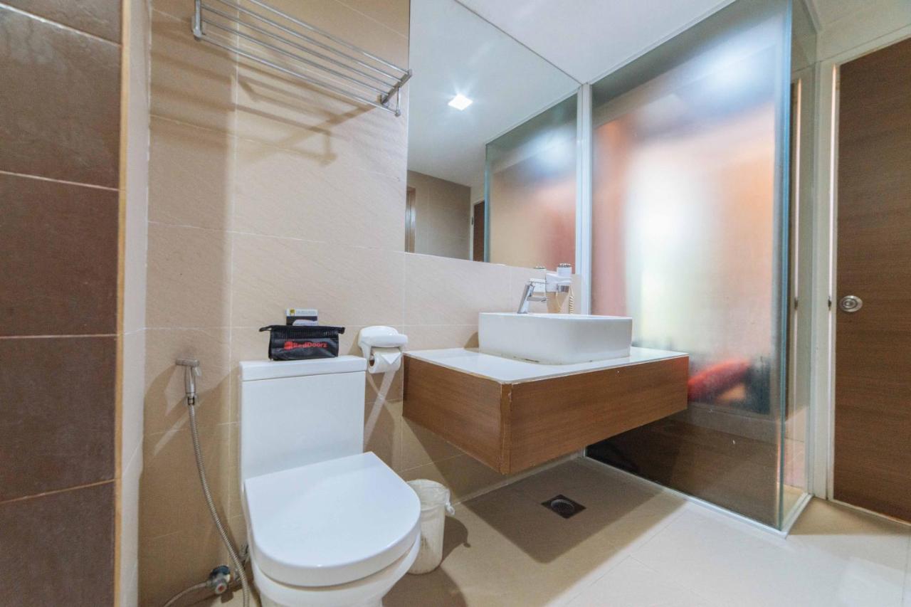 Hotel Reddoorz Premium @ The Ritz Garden Oases Davao Stadt Exterior foto
