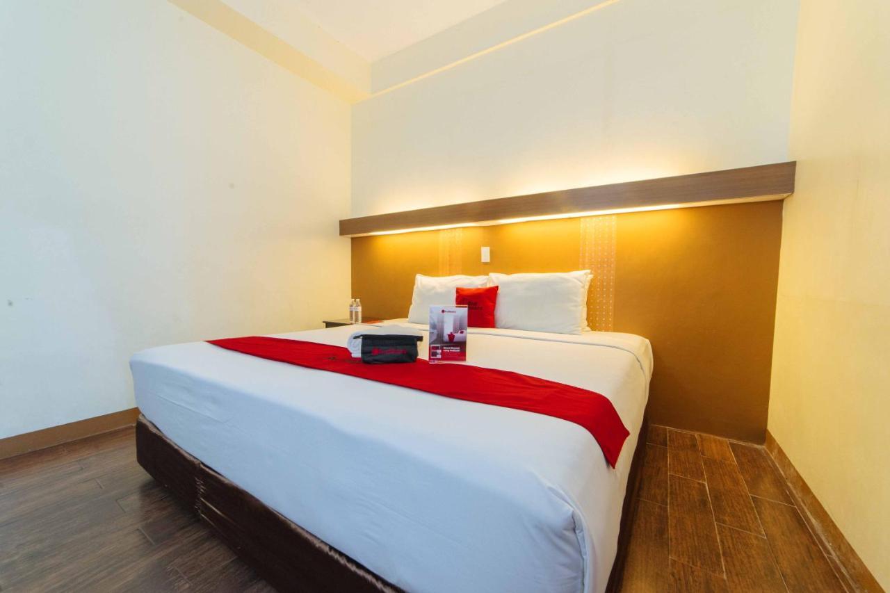 Hotel Reddoorz Premium @ The Ritz Garden Oases Davao Stadt Exterior foto